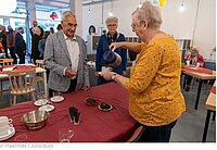 Koffie en een praatje voor ouderen uit Dalem Reeshof 