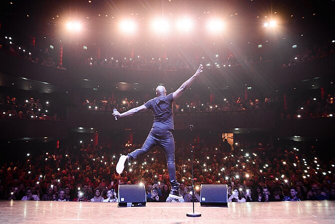 Optreden Theaters Tilburg.Jostijn Ligtvoet Fotografie