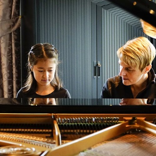 Foto van pianoles MuziekschoolPlus