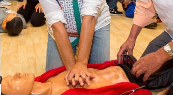 Foto van reanimatie training EHBO 