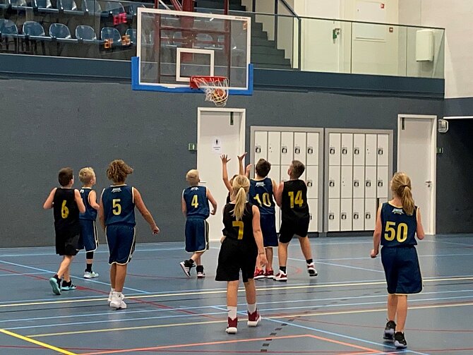 Foto van basketbalteam High Five
