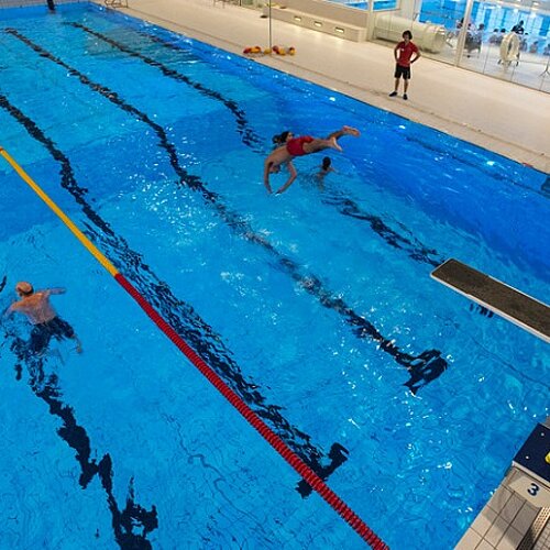 Foto van een zwembad