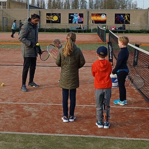 Foto van een tennisles LTC Bijstervelden