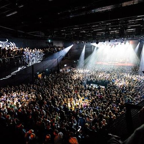 Foto van een optreden in een concertzaal 013