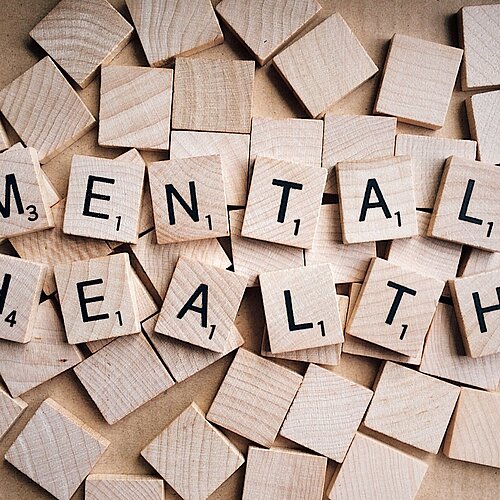 Foto van scrabble fiches met de tekst Mental Health