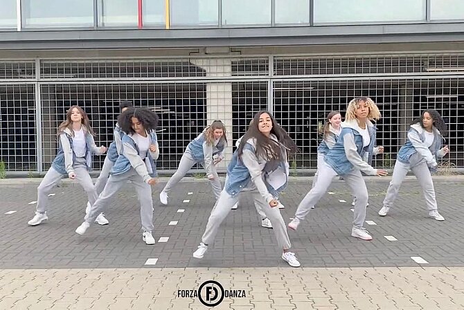 Foto van een dansgroep van dansschool Forza Danza