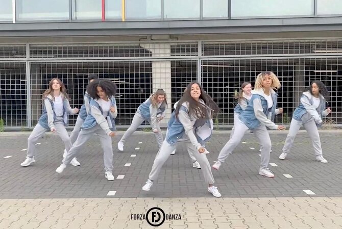 Foto van een dansgroep van dansschool Forza Danza